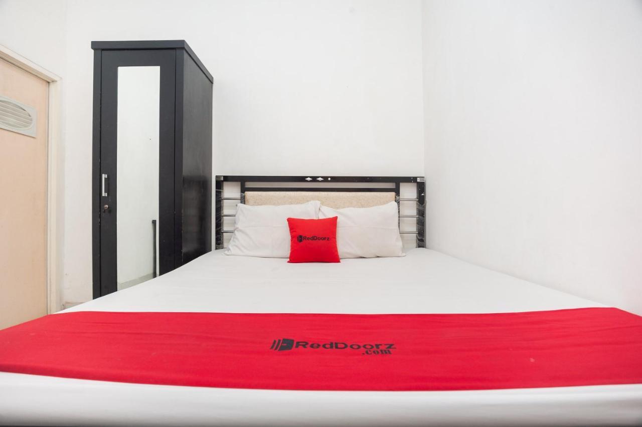 Reddoorz Syariah Near Grand Galaxy Park Hotel Ceger Ngoại thất bức ảnh