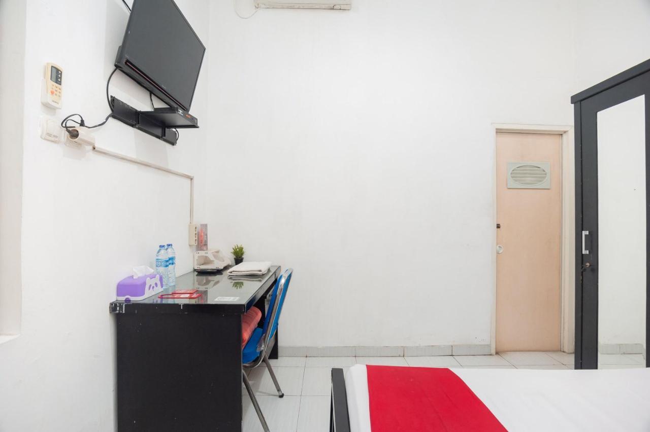 Reddoorz Syariah Near Grand Galaxy Park Hotel Ceger Ngoại thất bức ảnh