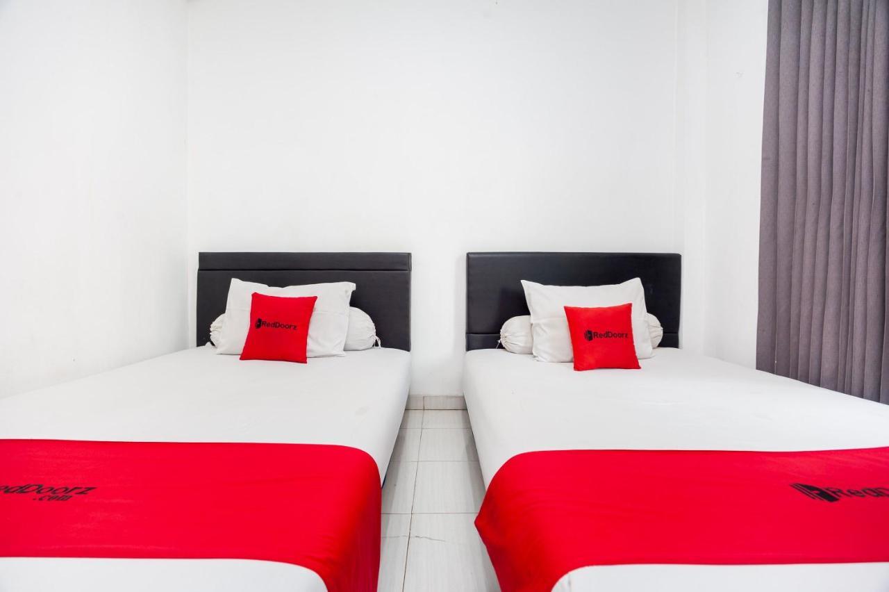 Reddoorz Syariah Near Grand Galaxy Park Hotel Ceger Ngoại thất bức ảnh