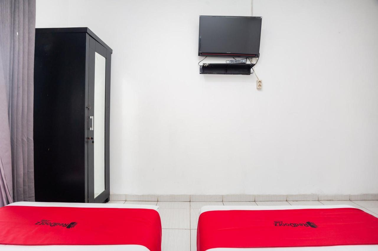 Reddoorz Syariah Near Grand Galaxy Park Hotel Ceger Ngoại thất bức ảnh