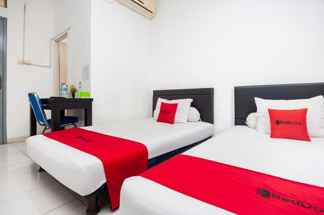 Reddoorz Syariah Near Grand Galaxy Park Hotel Ceger Ngoại thất bức ảnh