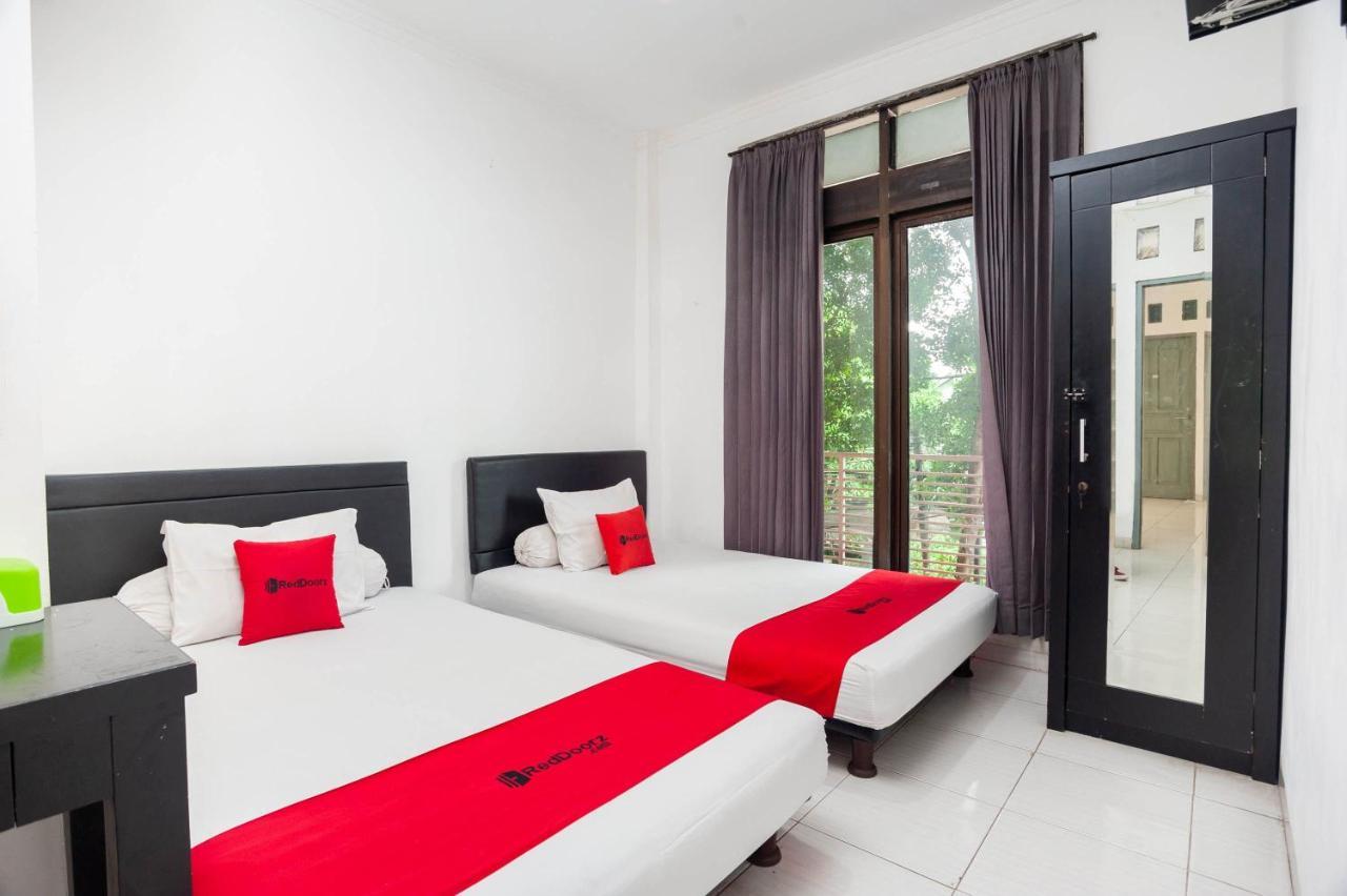 Reddoorz Syariah Near Grand Galaxy Park Hotel Ceger Ngoại thất bức ảnh