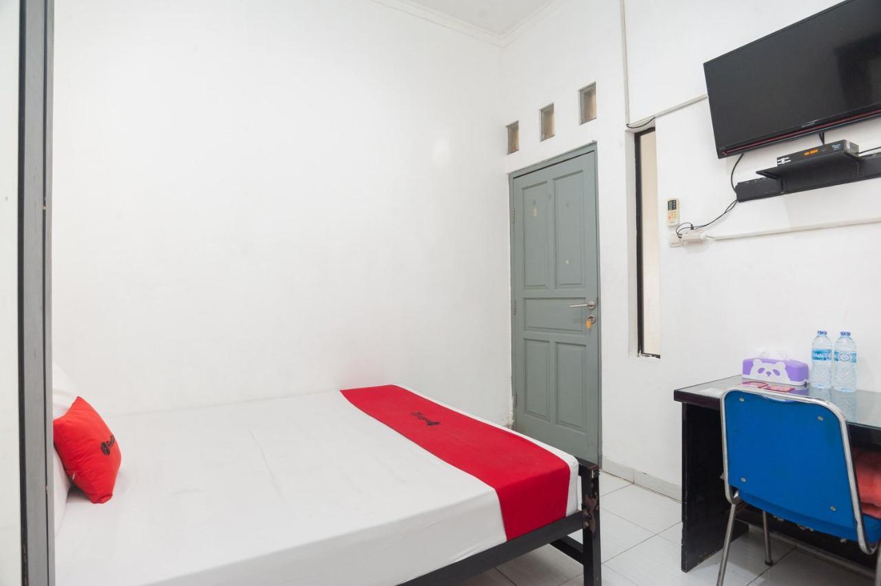 Reddoorz Syariah Near Grand Galaxy Park Hotel Ceger Ngoại thất bức ảnh