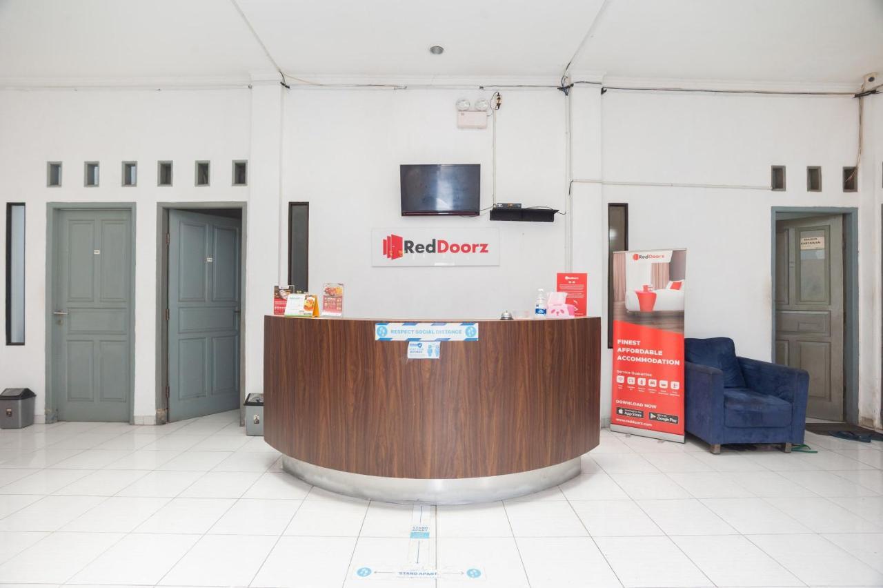 Reddoorz Syariah Near Grand Galaxy Park Hotel Ceger Ngoại thất bức ảnh
