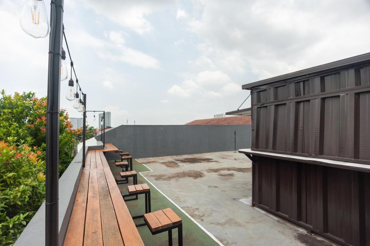 Reddoorz Syariah Near Grand Galaxy Park Hotel Ceger Ngoại thất bức ảnh
