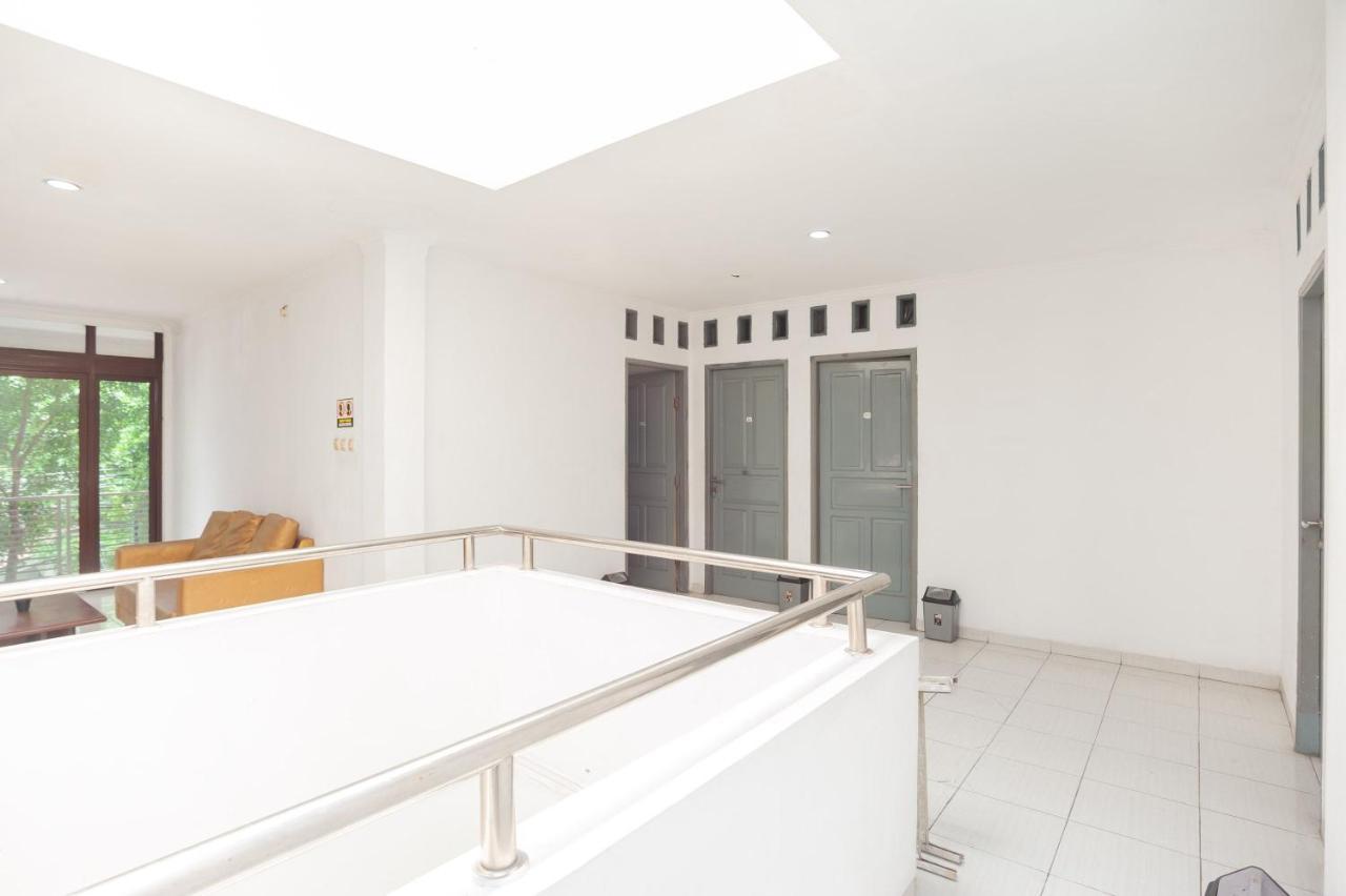 Reddoorz Syariah Near Grand Galaxy Park Hotel Ceger Ngoại thất bức ảnh
