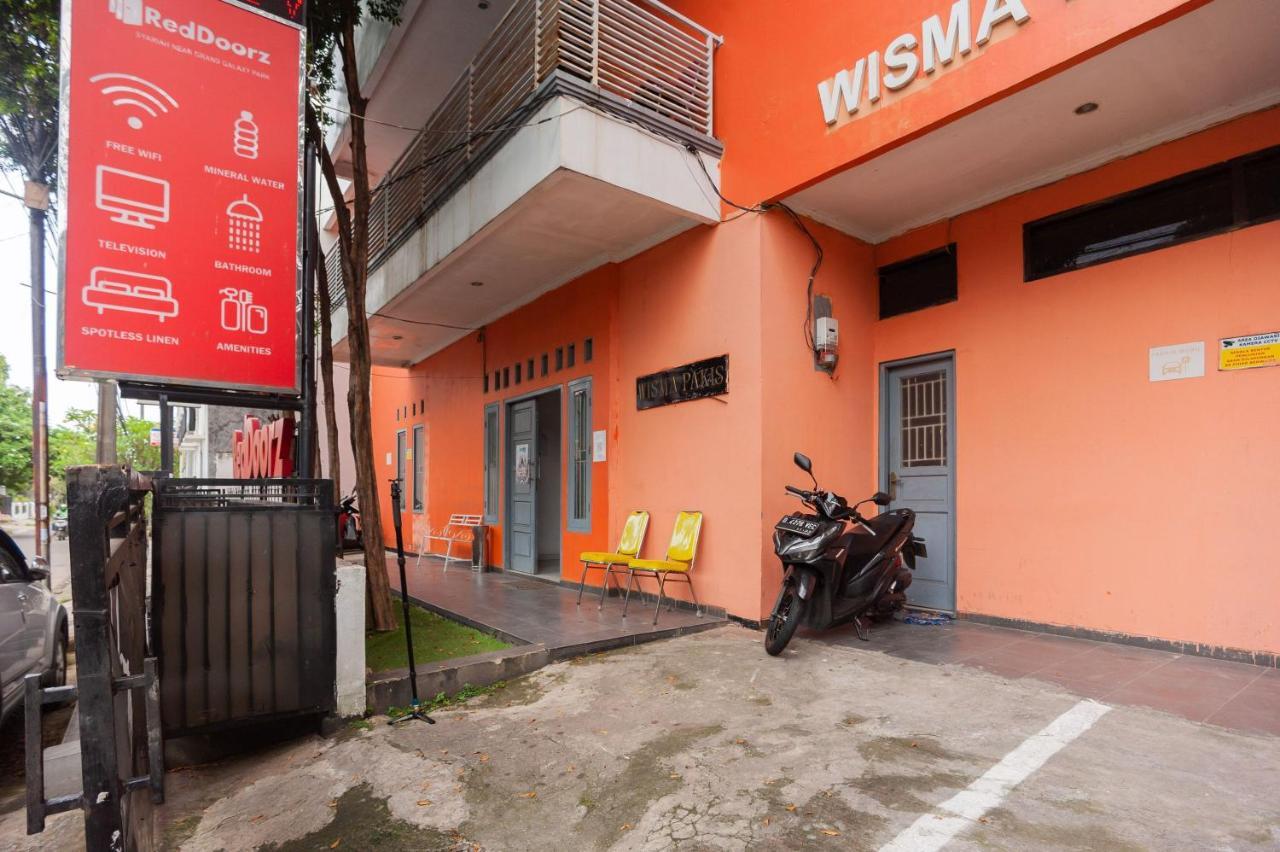 Reddoorz Syariah Near Grand Galaxy Park Hotel Ceger Ngoại thất bức ảnh