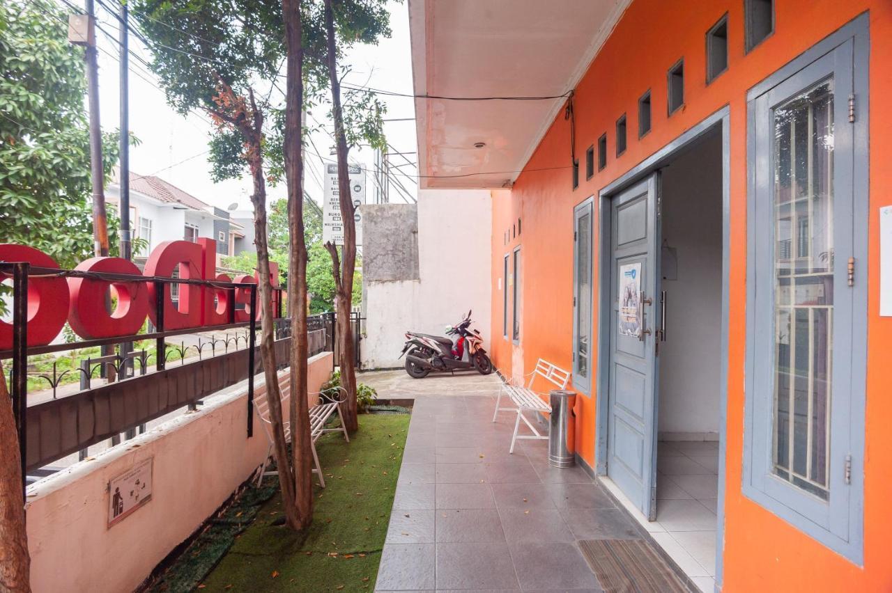 Reddoorz Syariah Near Grand Galaxy Park Hotel Ceger Ngoại thất bức ảnh