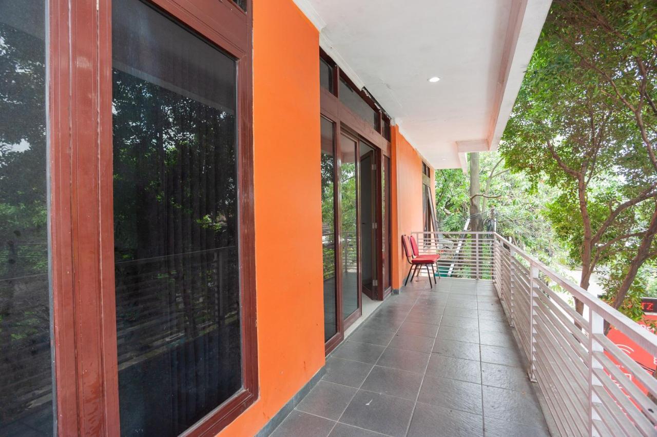 Reddoorz Syariah Near Grand Galaxy Park Hotel Ceger Ngoại thất bức ảnh