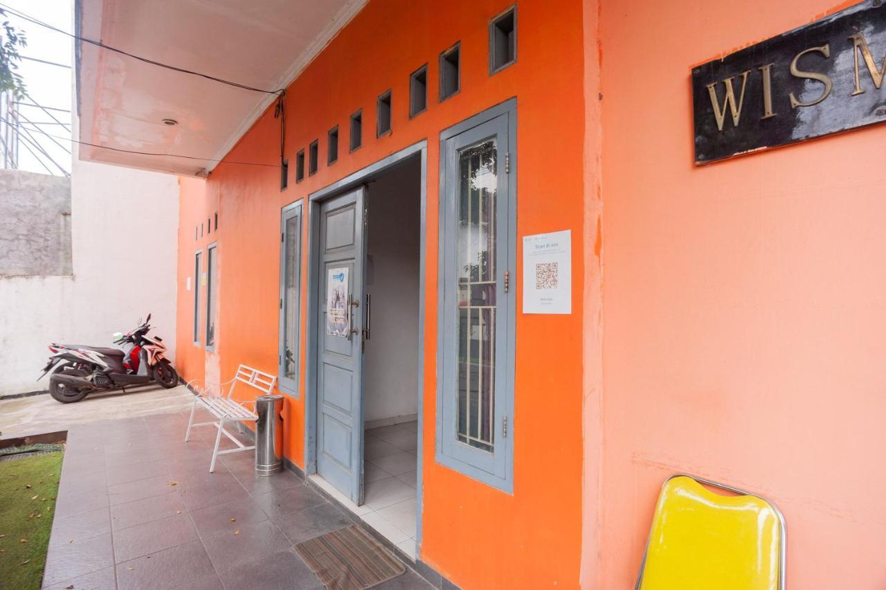 Reddoorz Syariah Near Grand Galaxy Park Hotel Ceger Ngoại thất bức ảnh